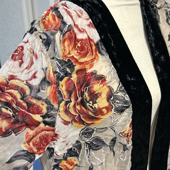 RD & Koko Velvet Rose Sheer Kimono - Picture 4 of 8